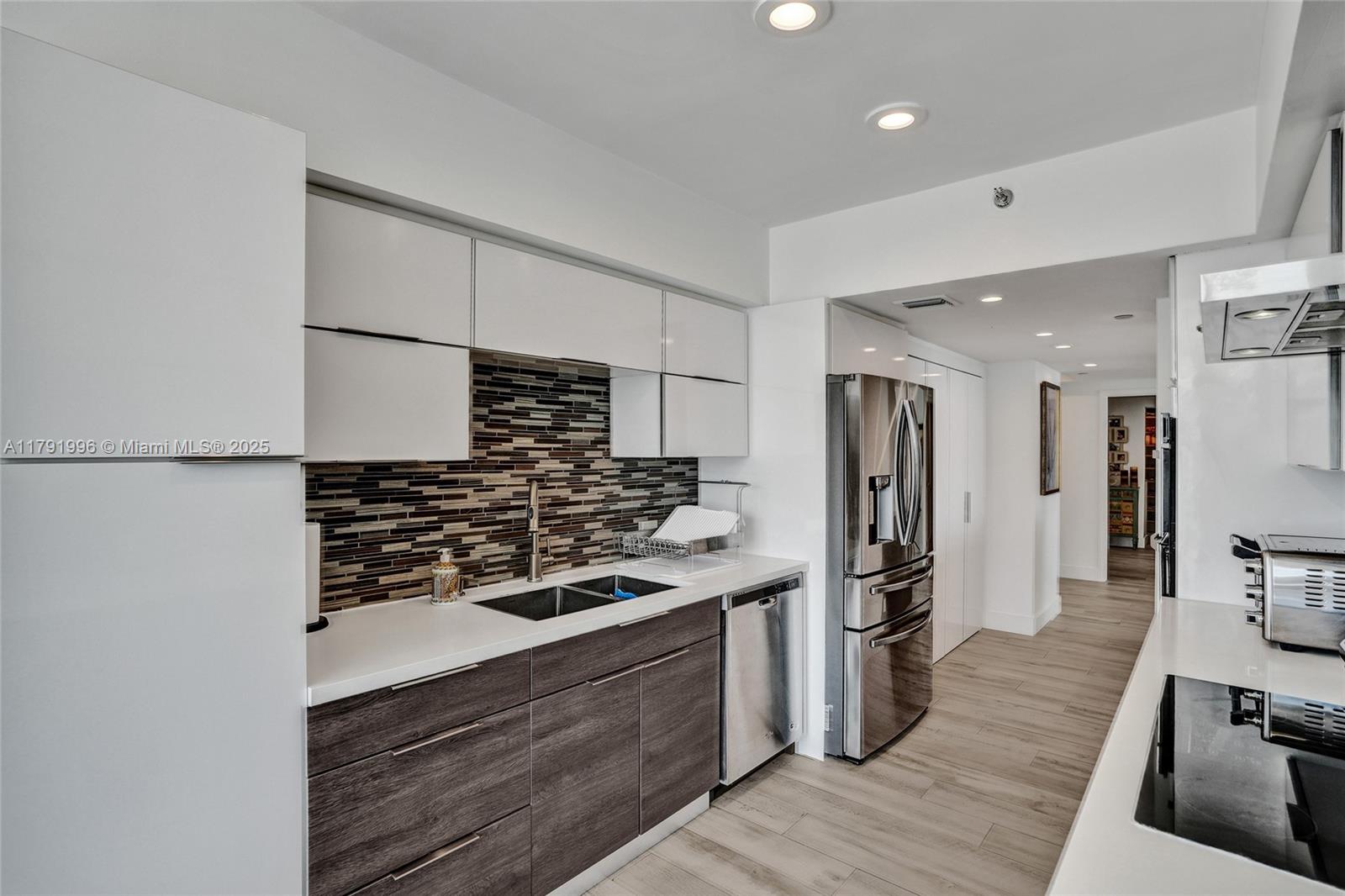 HAMPTONS WEST CONDO - Residential Lease