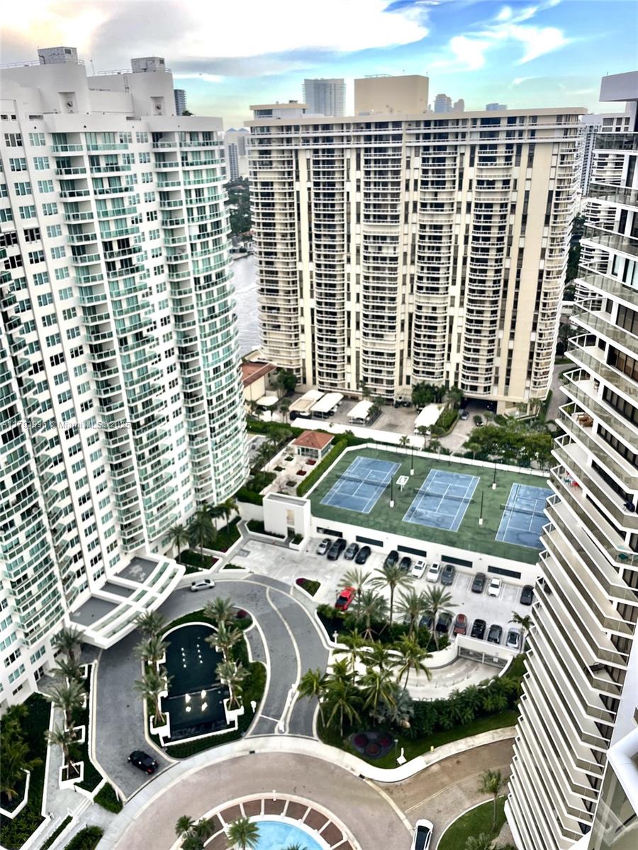HAMPTONS WEST CONDO - Residential Lease