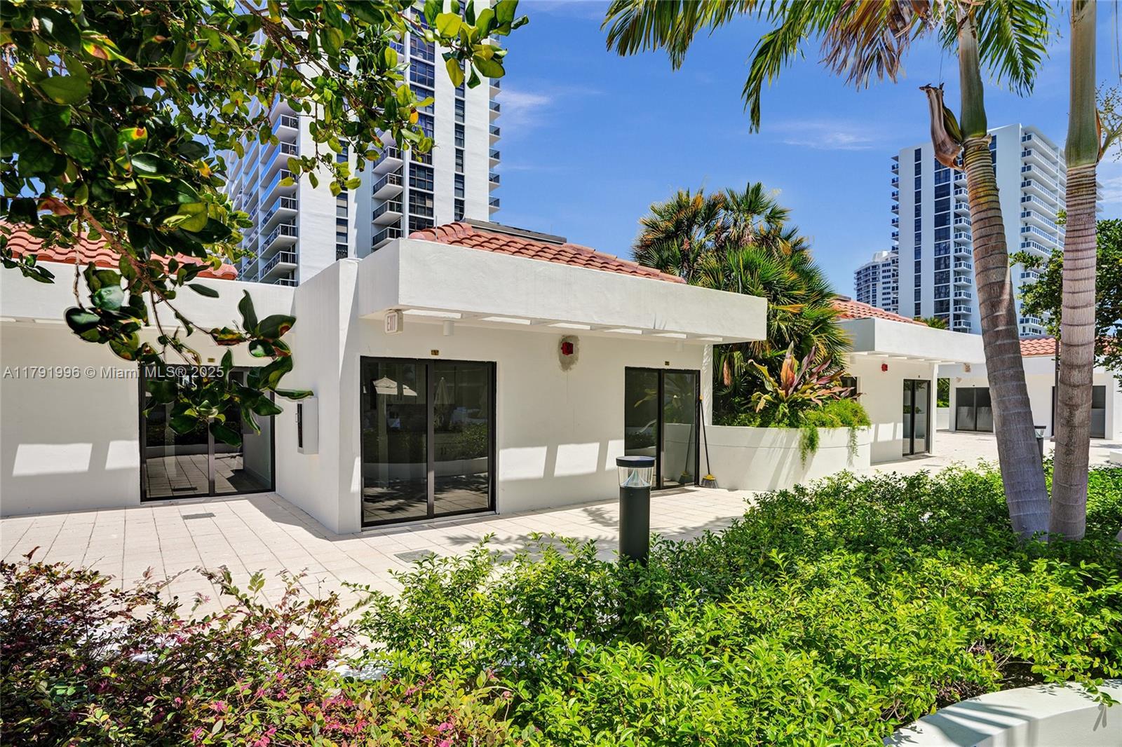 HAMPTONS WEST CONDO - Residential Lease