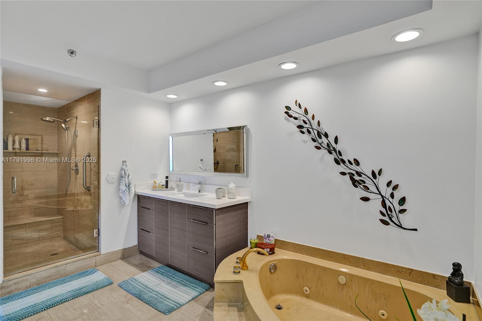 HAMPTONS WEST CONDO - Residential Lease