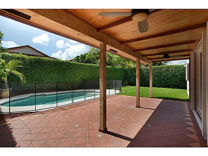 DORAL SANDS - Residential
