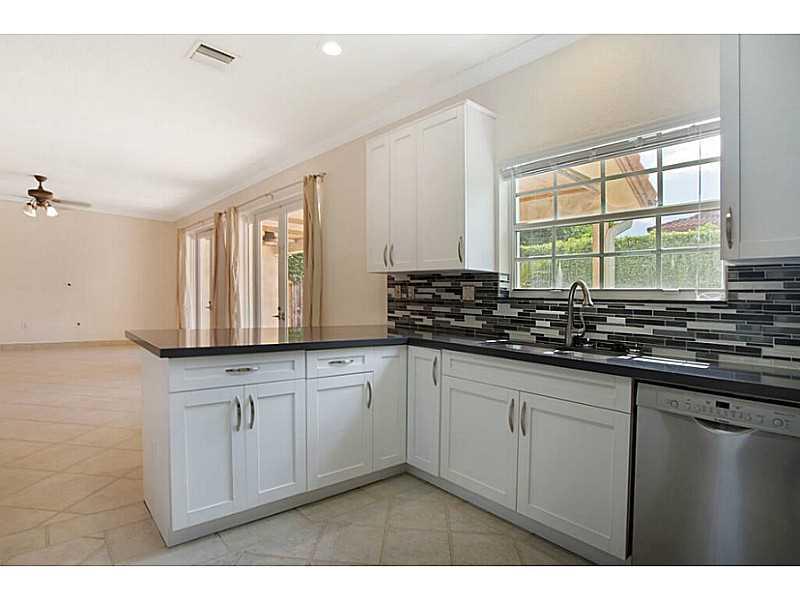 DORAL SANDS - Residential