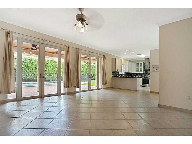 DORAL SANDS - Residential