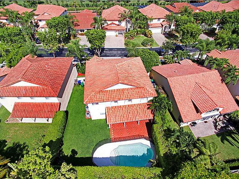 THIS LOVELY POOL HOME HAS 4 BEDROOMS / 2.5 BATHS IN THE PRESTIGIOUS COMMUNITY OF DORAL SANDS, A GATED COMMUNITY INSIDE DORAL PARK. SPACIOUS LIVING & DINING ROOMS WITH GOURMET KITCHEN AND TOP OF THE LINE STAINLESS STEEL APPLIANCES. TILED FIRST FLOOR AND LA MINATE ON SECOND. BONUS ROOM FOR OFFICE SPACE ON SECOND FLOOR. MUST SEE. BRING YOUR PICKIEST BUYERS, YOU WON'T BE DISAPPOINTED. ***OWNER MOTIVATED***