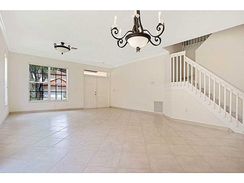 DORAL SANDS - Residential
