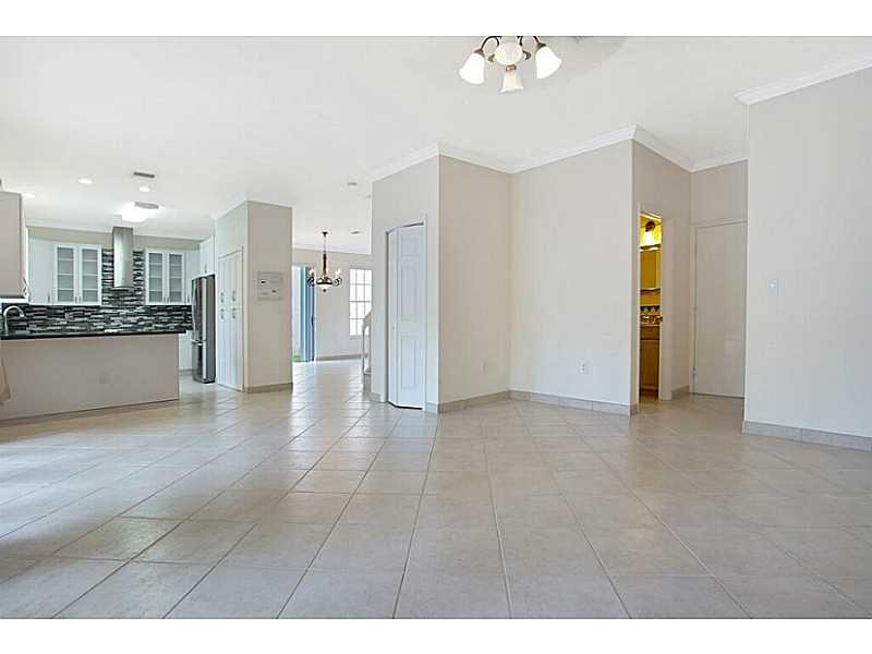 DORAL SANDS - Residential