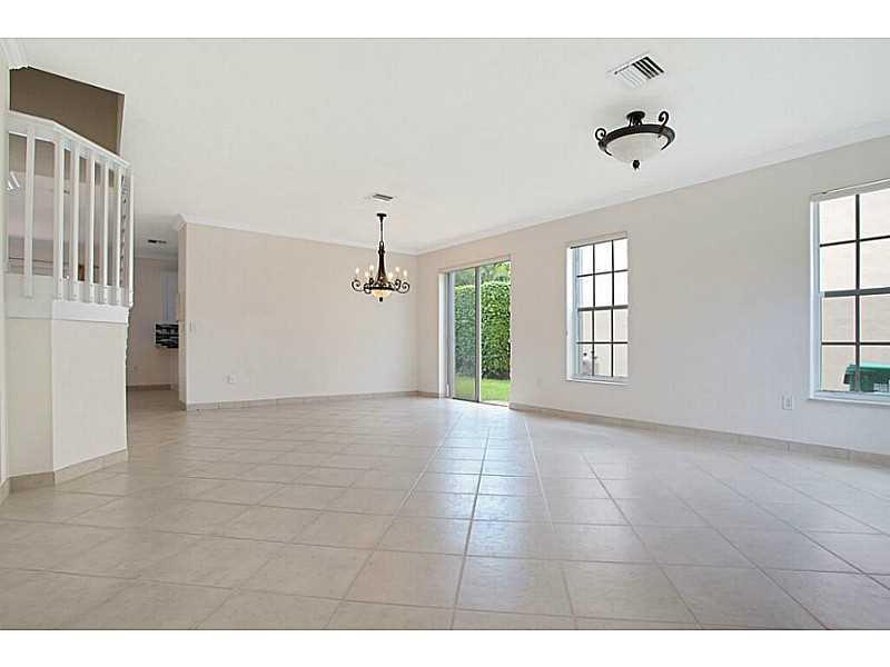 DORAL SANDS - Residential