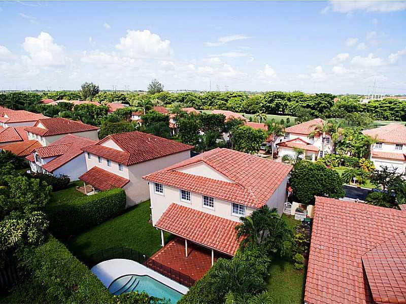 DORAL SANDS - Residential