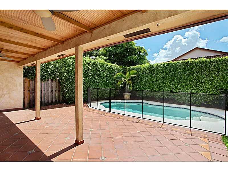 DORAL SANDS - Residential