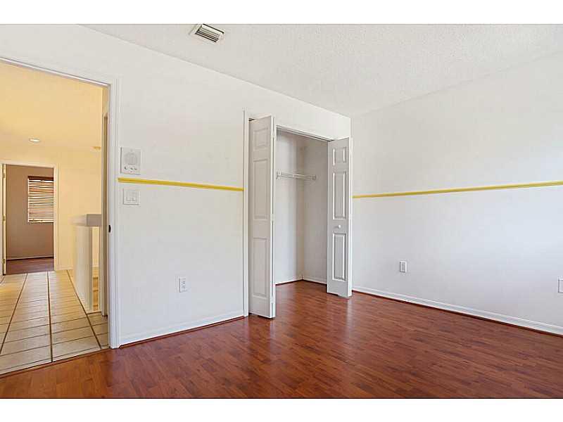 DORAL SANDS - Residential