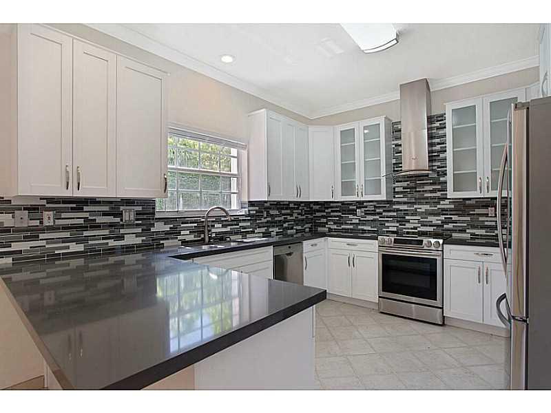 DORAL SANDS - Residential