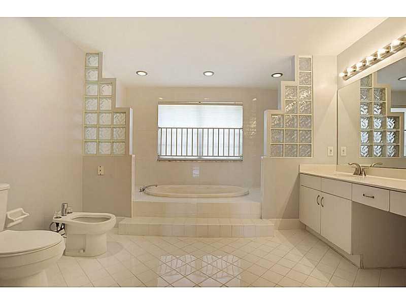 DORAL SANDS - Residential
