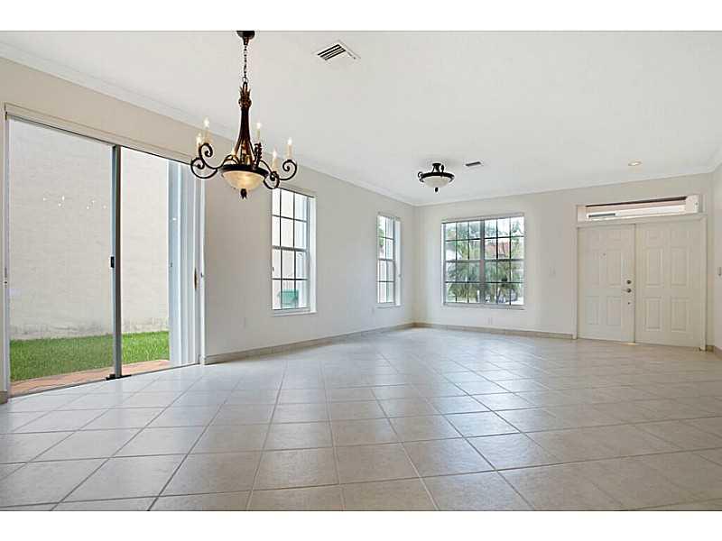 DORAL SANDS - Residential