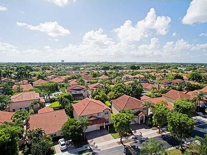 DORAL SANDS - Residential