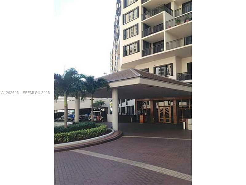 ESCAPE TO YOUR VERY OWN PRIVATE TROPICAL OASIS BRICKELL KEY ISLAND. WE ARE OFFERING THE LARGEST 1 BED 1.5 BATH IN BRICKELL KEY TWO. LIVING ROOM ALMOST TWICE SIZE OF REGULAR 1 BED!!!! NEW KITCHEN CABINETS, APPLIANCES, AND BATHROOM. FULL SIZE WASHER/DRYER INSIDE. RESORT LIVING! POOL, HOT-TUB, SAUNA, GYM, VALET, CONCIERGE, TENNIS, GROCERY MART, 24 HR. SECURITY AND MUCH MORE.
TEXT LISTING AGENT FOR SHOWINGS INSTRUCTIONS