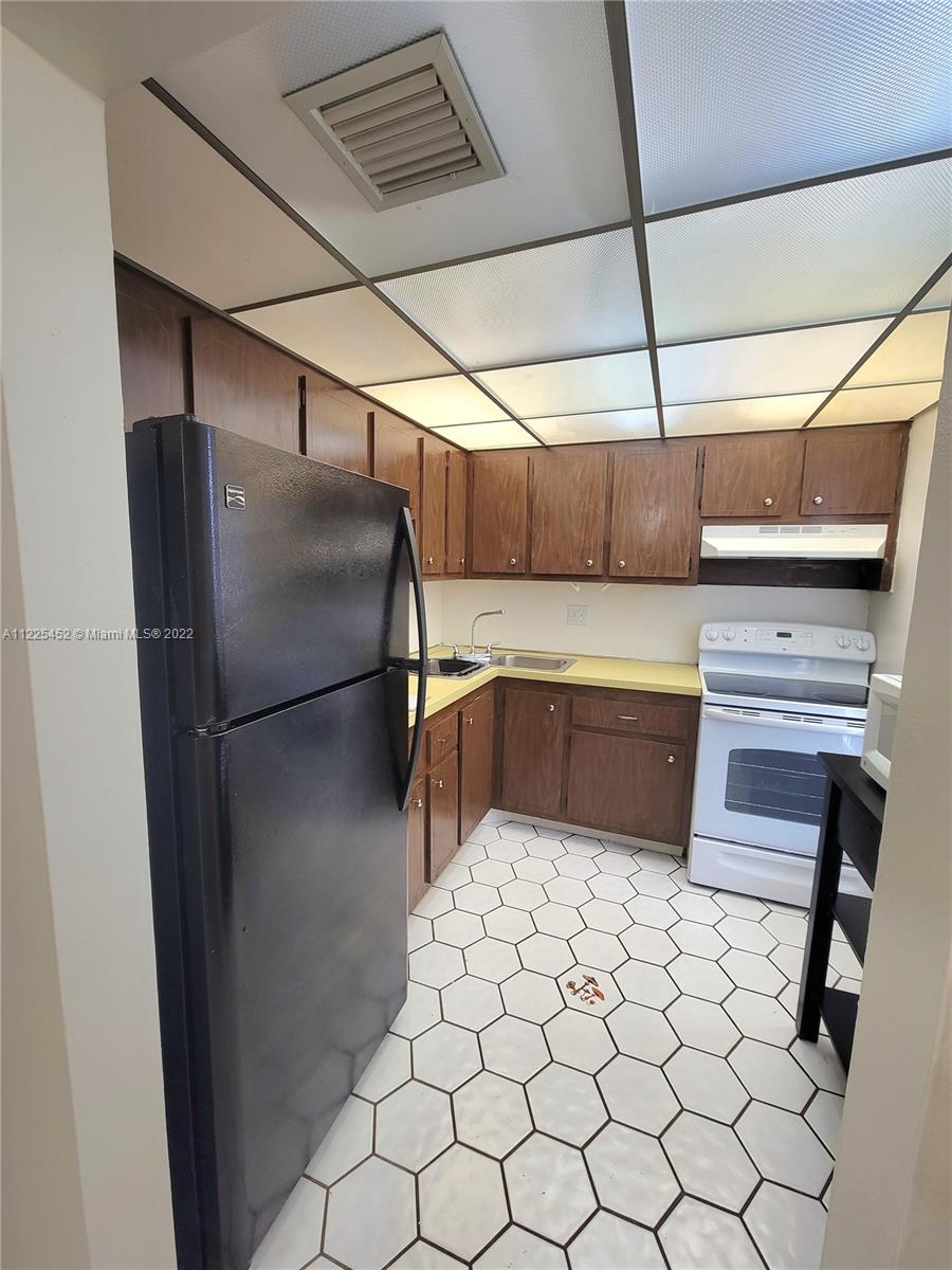 BERMUDA CLUB 4 CONDO - Residential Lease