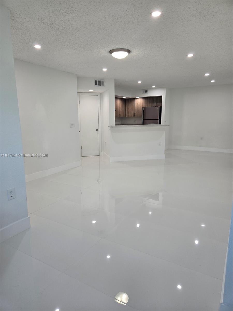 ISLES AT LAGO MAR CONDO - Residential Lease