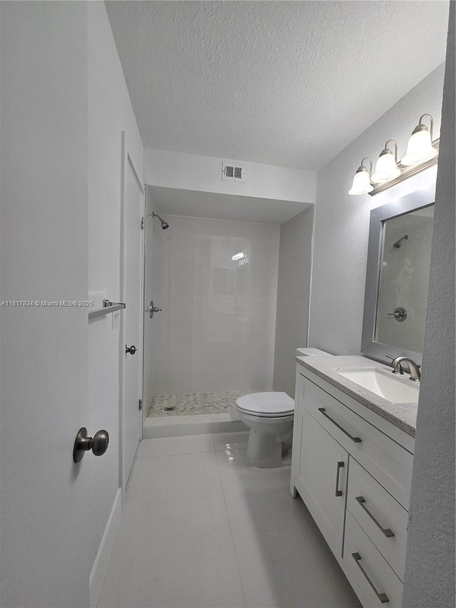 ISLES AT LAGO MAR CONDO - Residential Lease