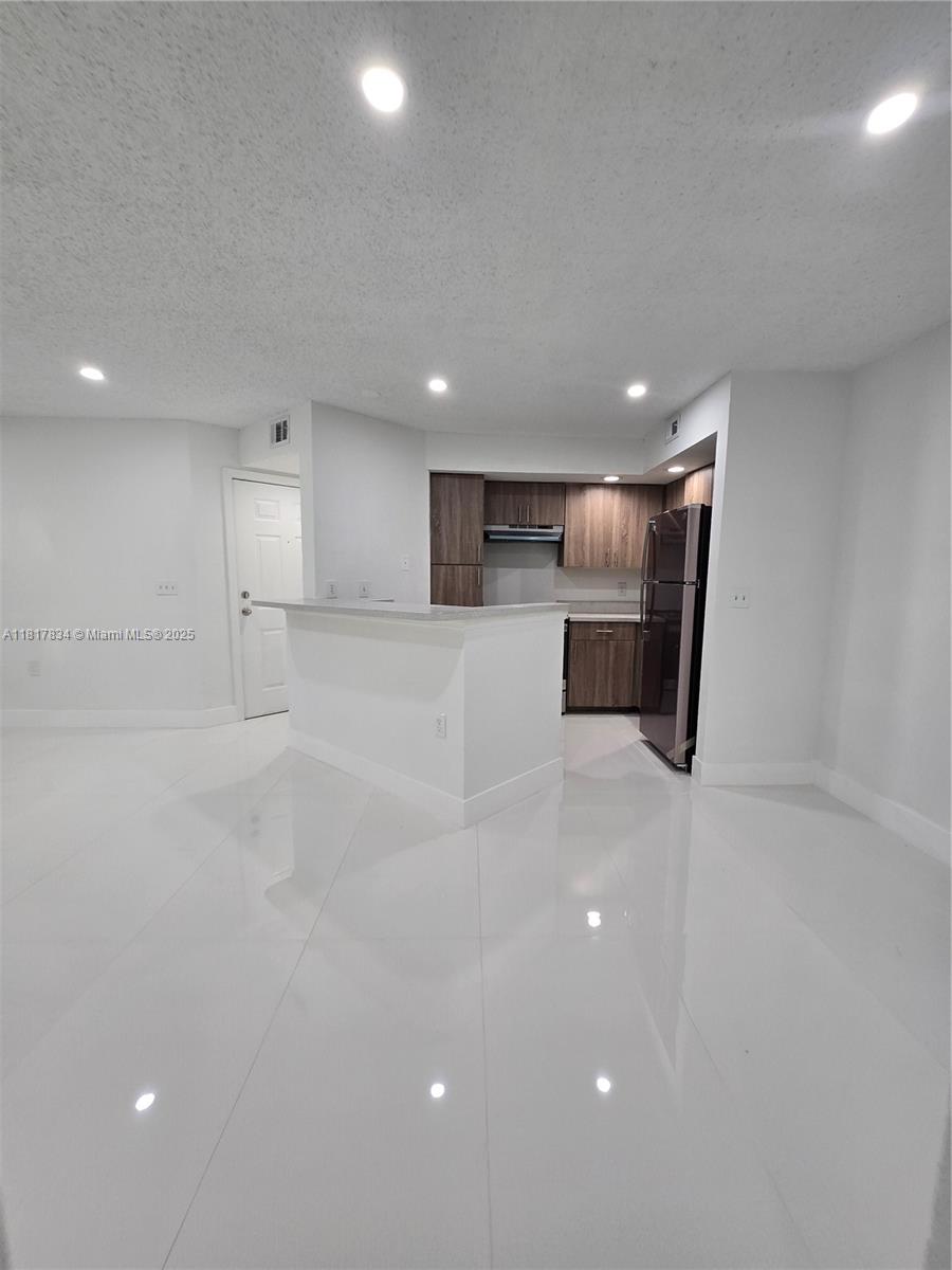ISLES AT LAGO MAR CONDO - Residential Lease