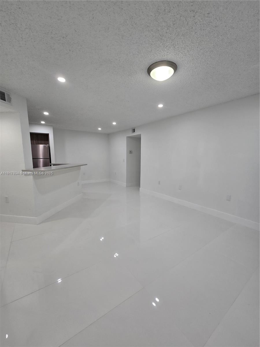 ISLES AT LAGO MAR CONDO - Residential Lease