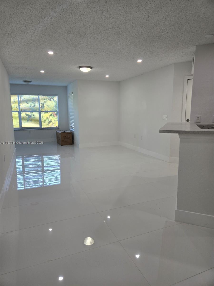 ISLES AT LAGO MAR CONDO - Residential Lease