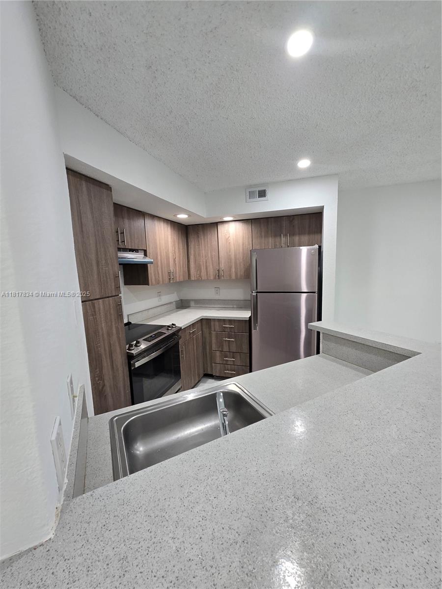 ISLES AT LAGO MAR CONDO - Residential Lease