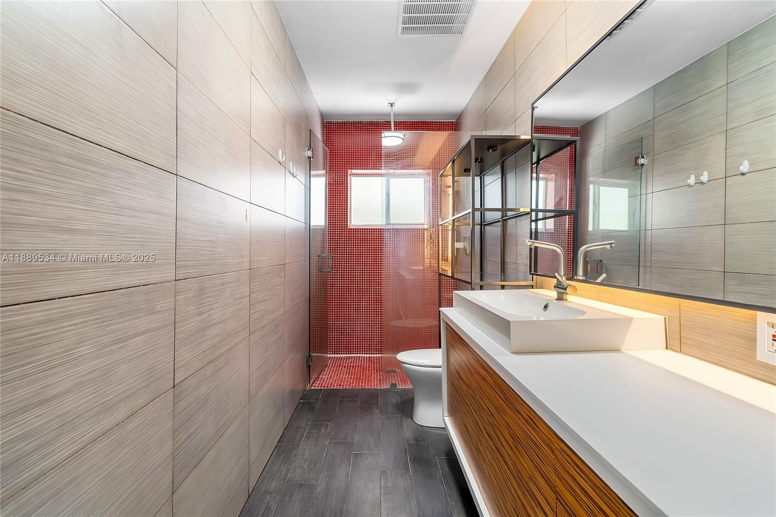 VISTA BISCAYNE - Residential Lease