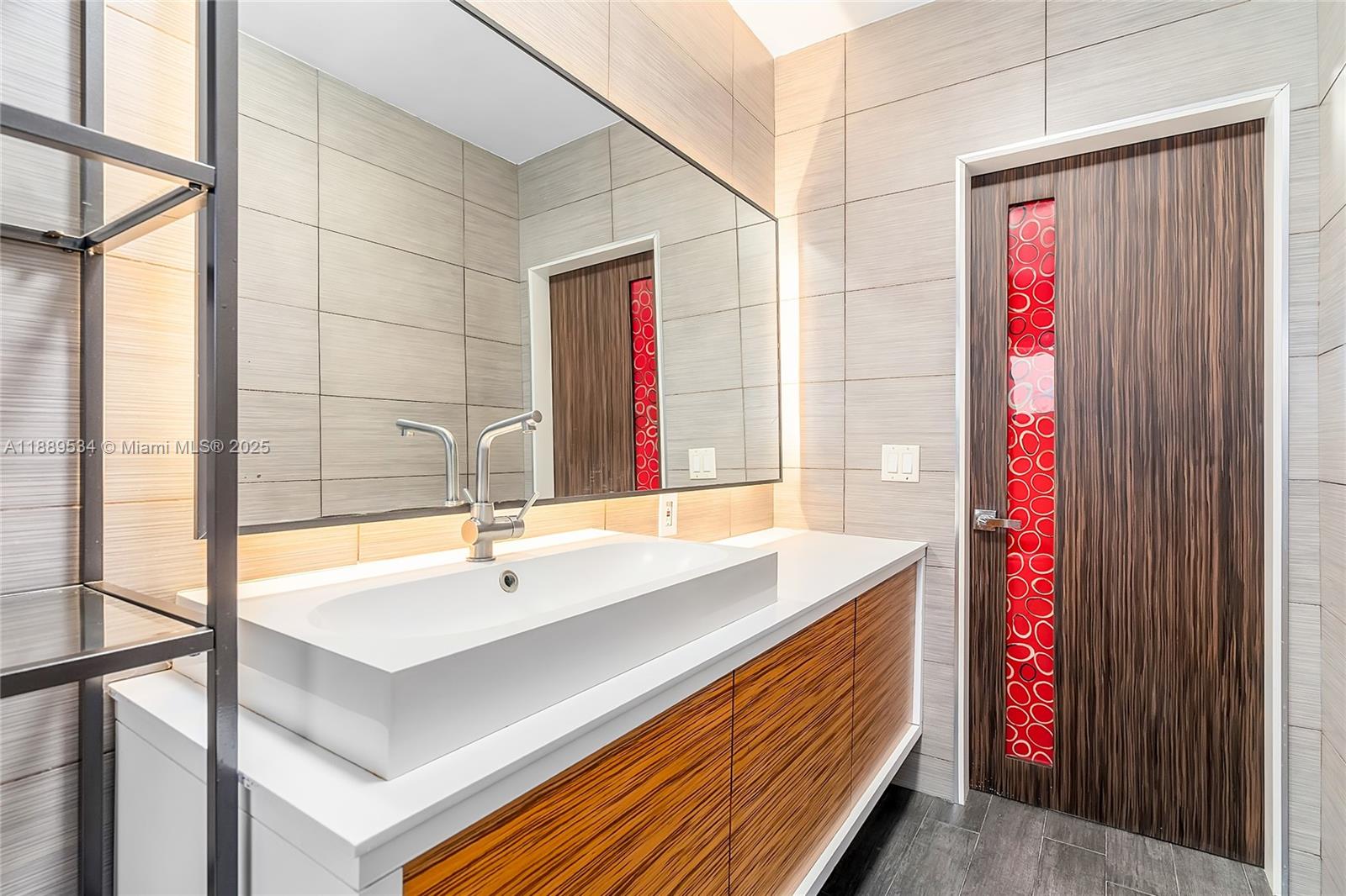 VISTA BISCAYNE - Residential Lease