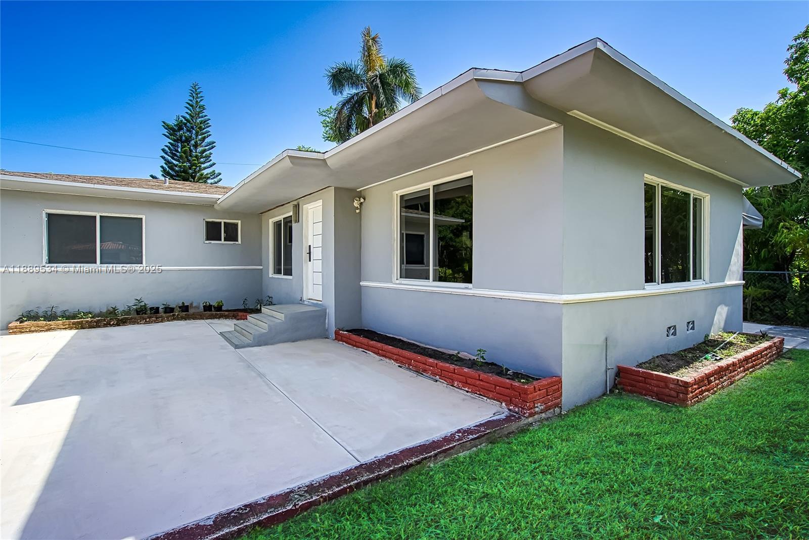 VISTA BISCAYNE - Residential Lease