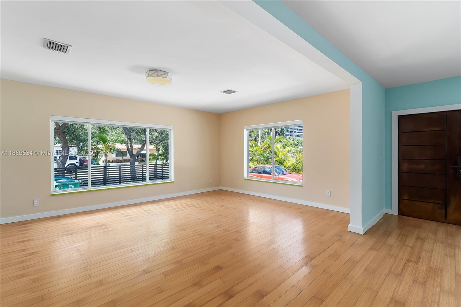 VISTA BISCAYNE - Residential Lease