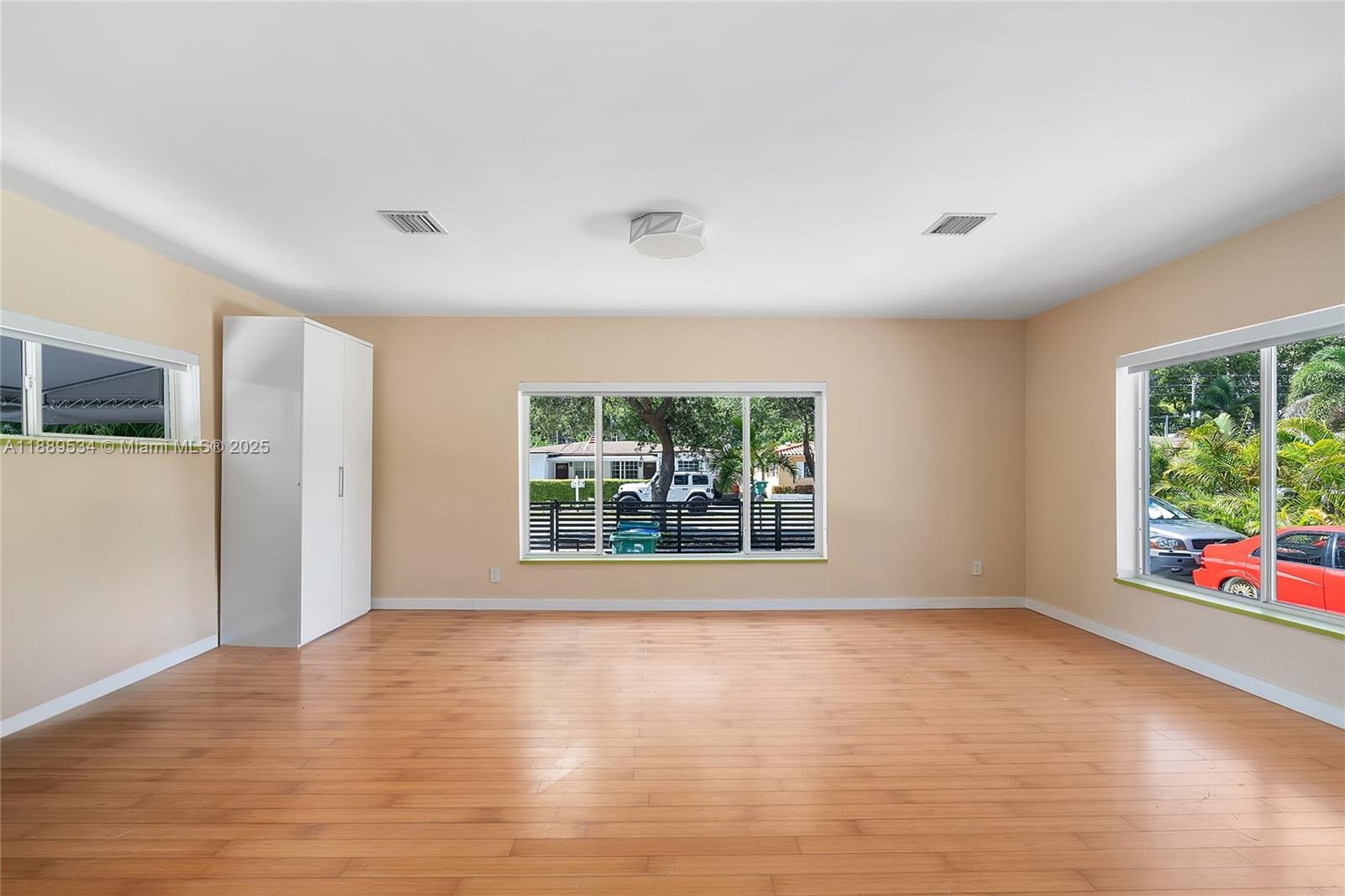 VISTA BISCAYNE - Residential Lease
