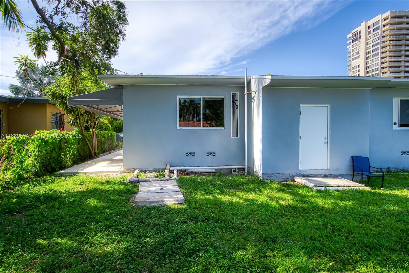 VISTA BISCAYNE - Residential Lease