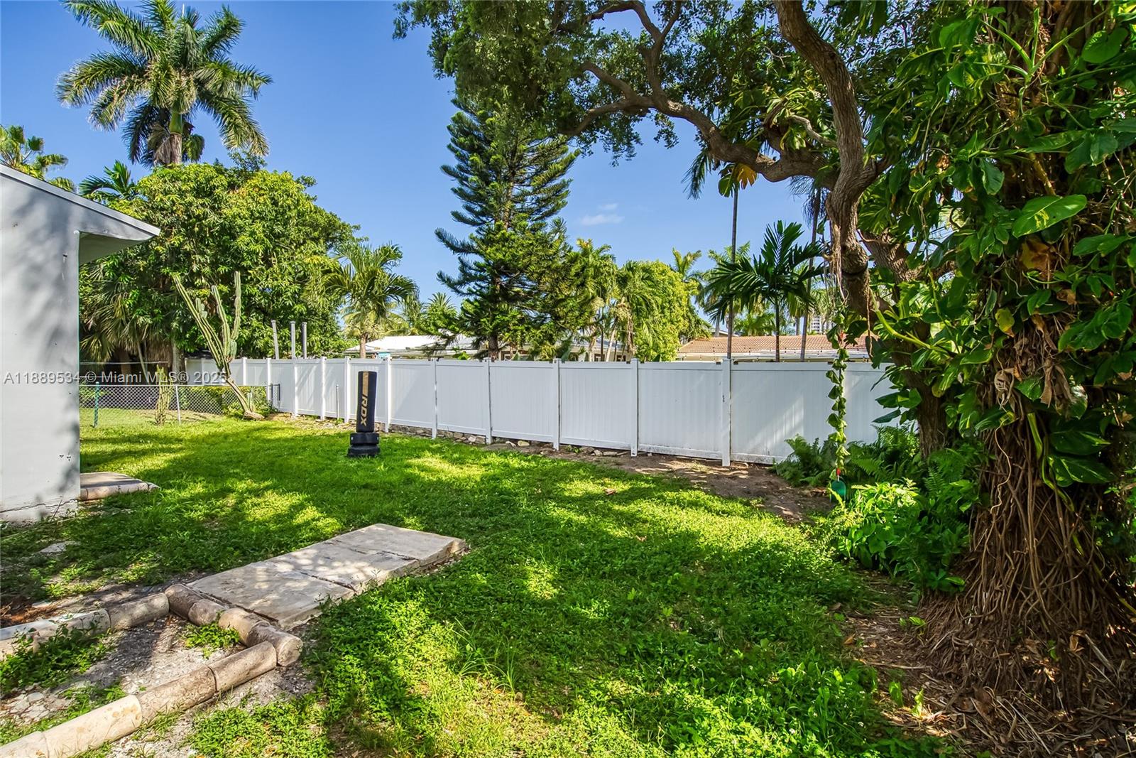 VISTA BISCAYNE - Residential Lease