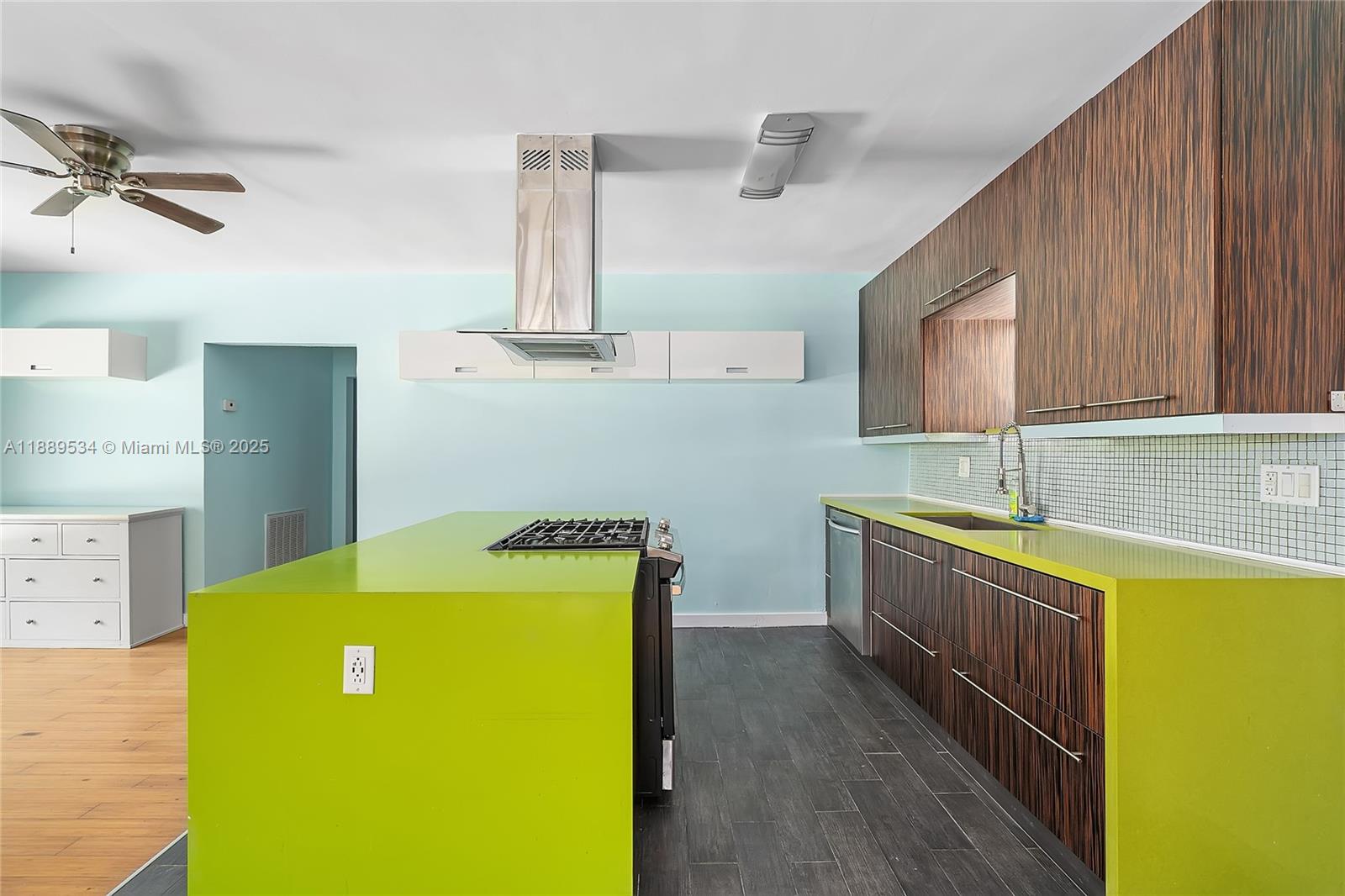 VISTA BISCAYNE - Residential Lease