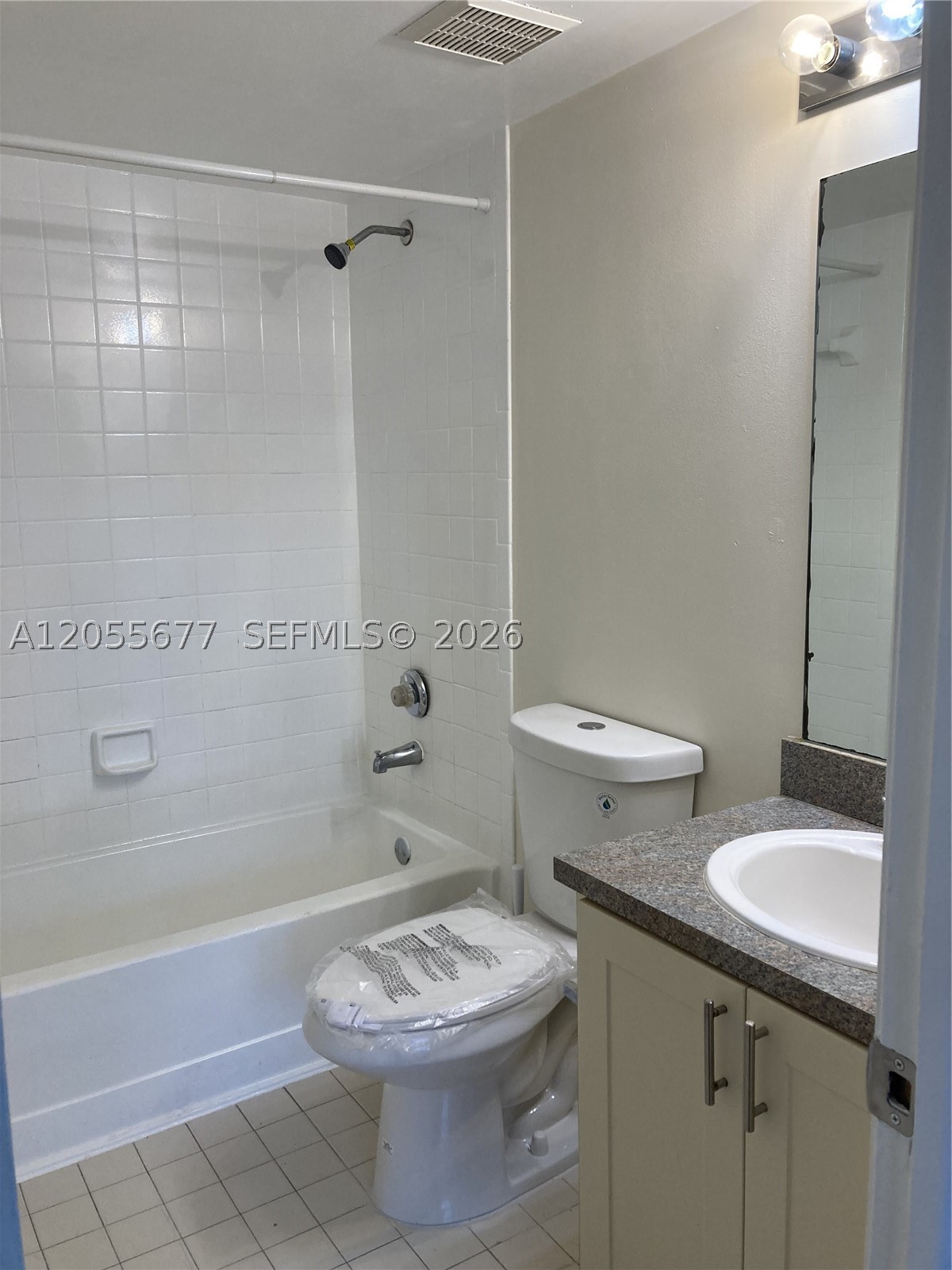 VILLAS DE VENEZIA CONDO - Residential Lease
