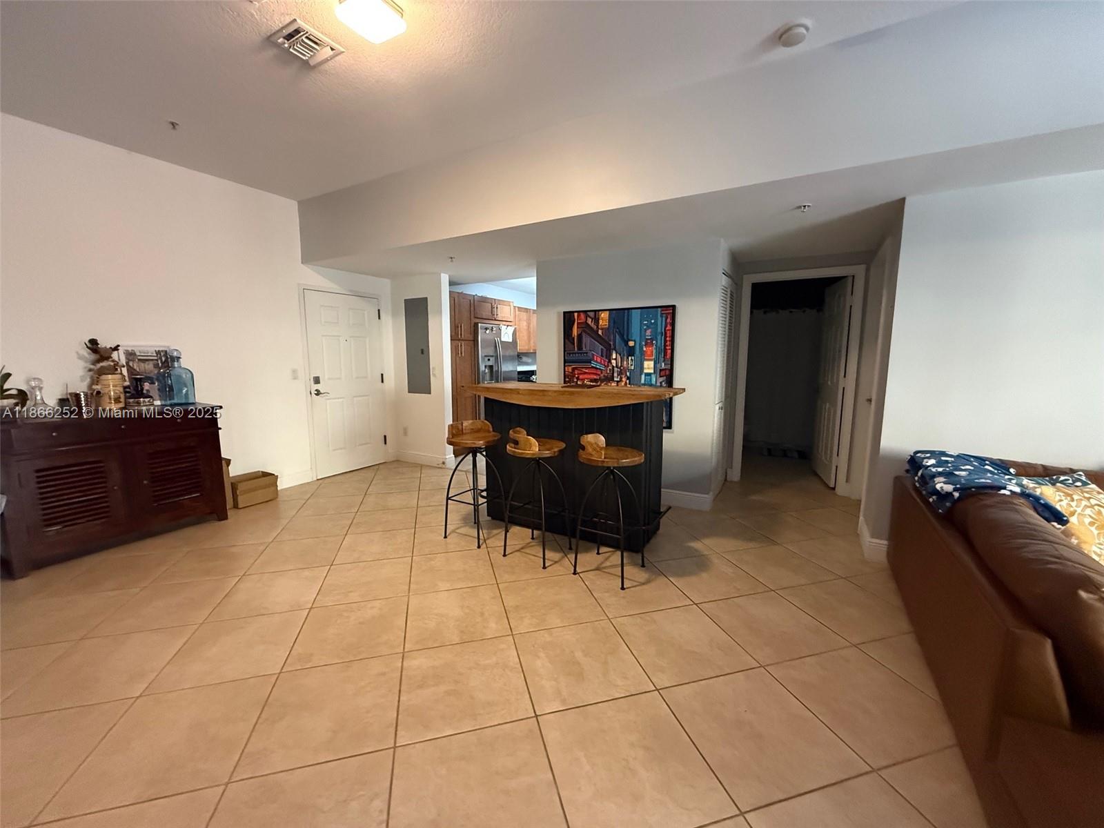 COLONNADE AT DADELAND SW - Residential