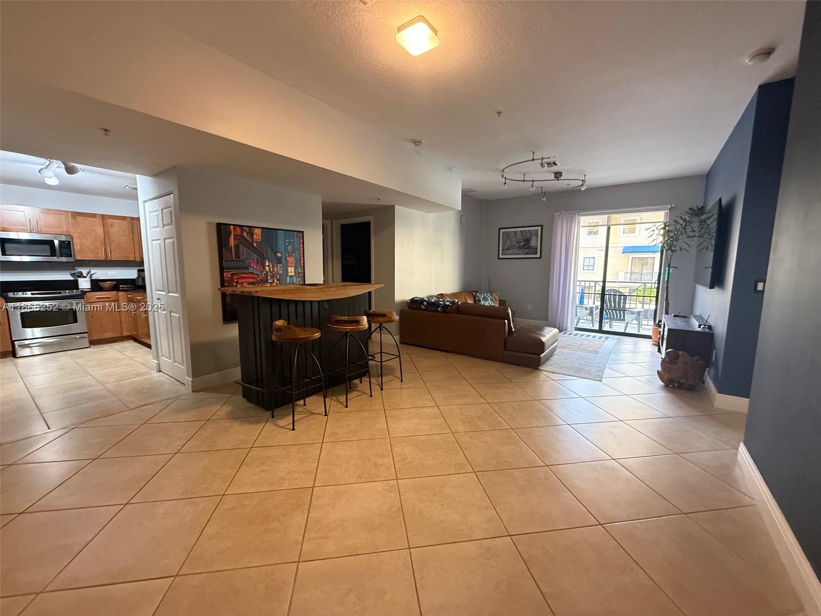 COLONNADE AT DADELAND SW - Residential