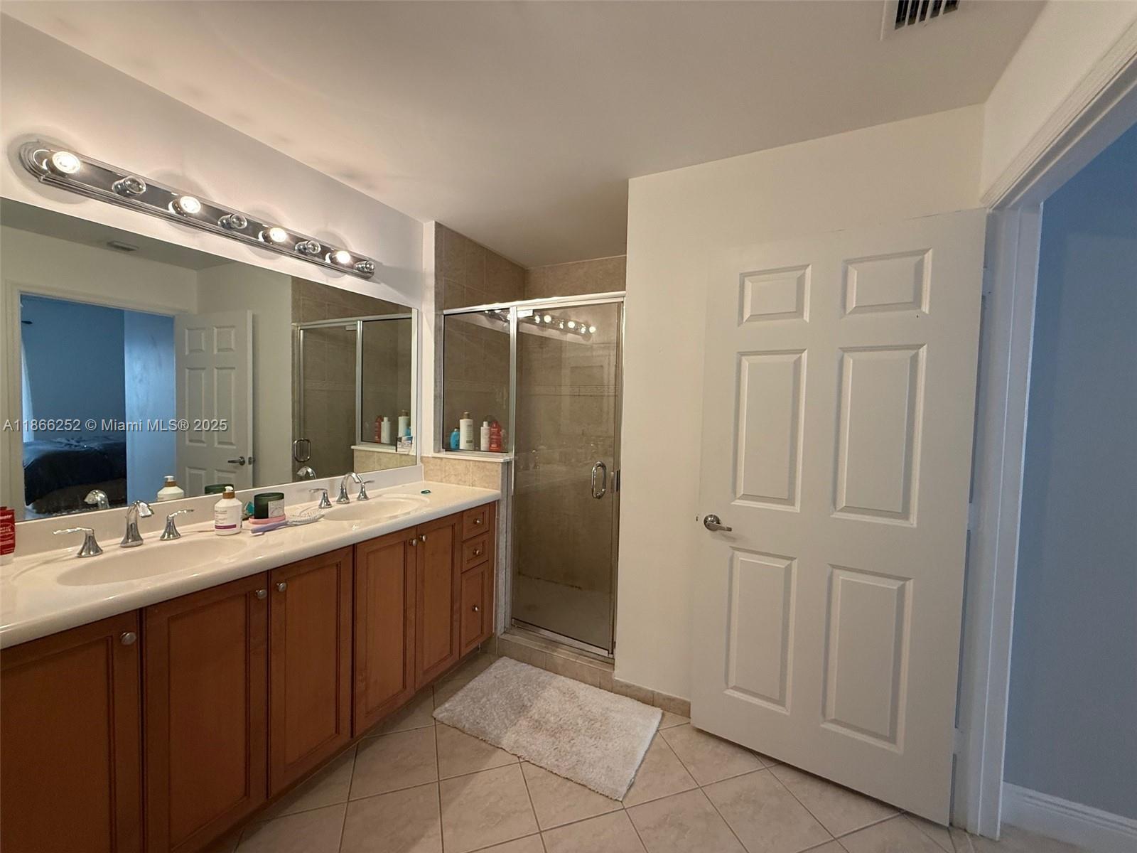 COLONNADE AT DADELAND SW - Residential