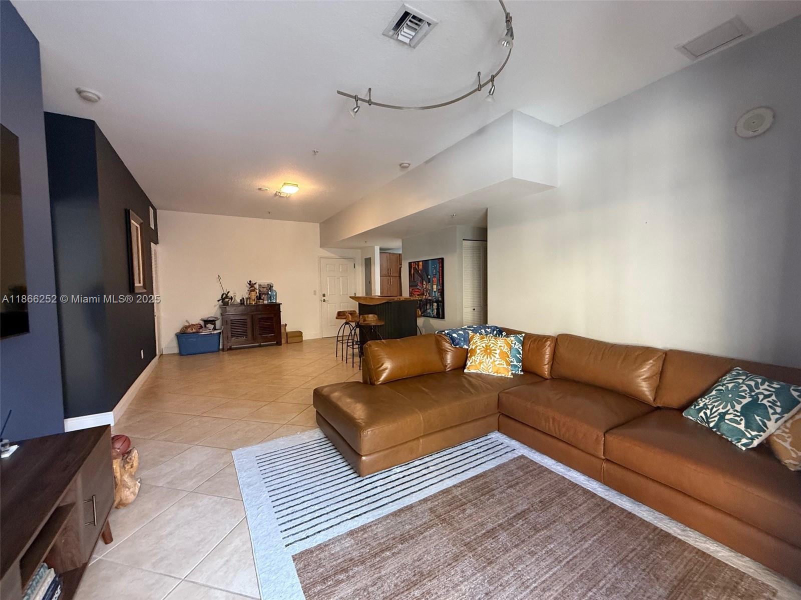 COLONNADE AT DADELAND SW - Residential