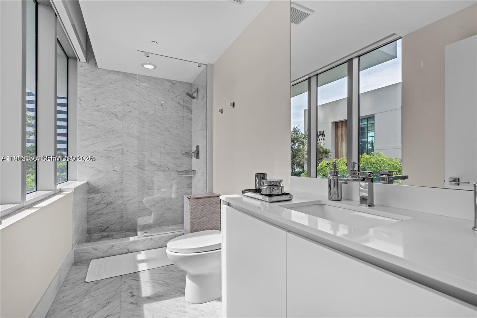 PARAISO BAY CONDO - Residential