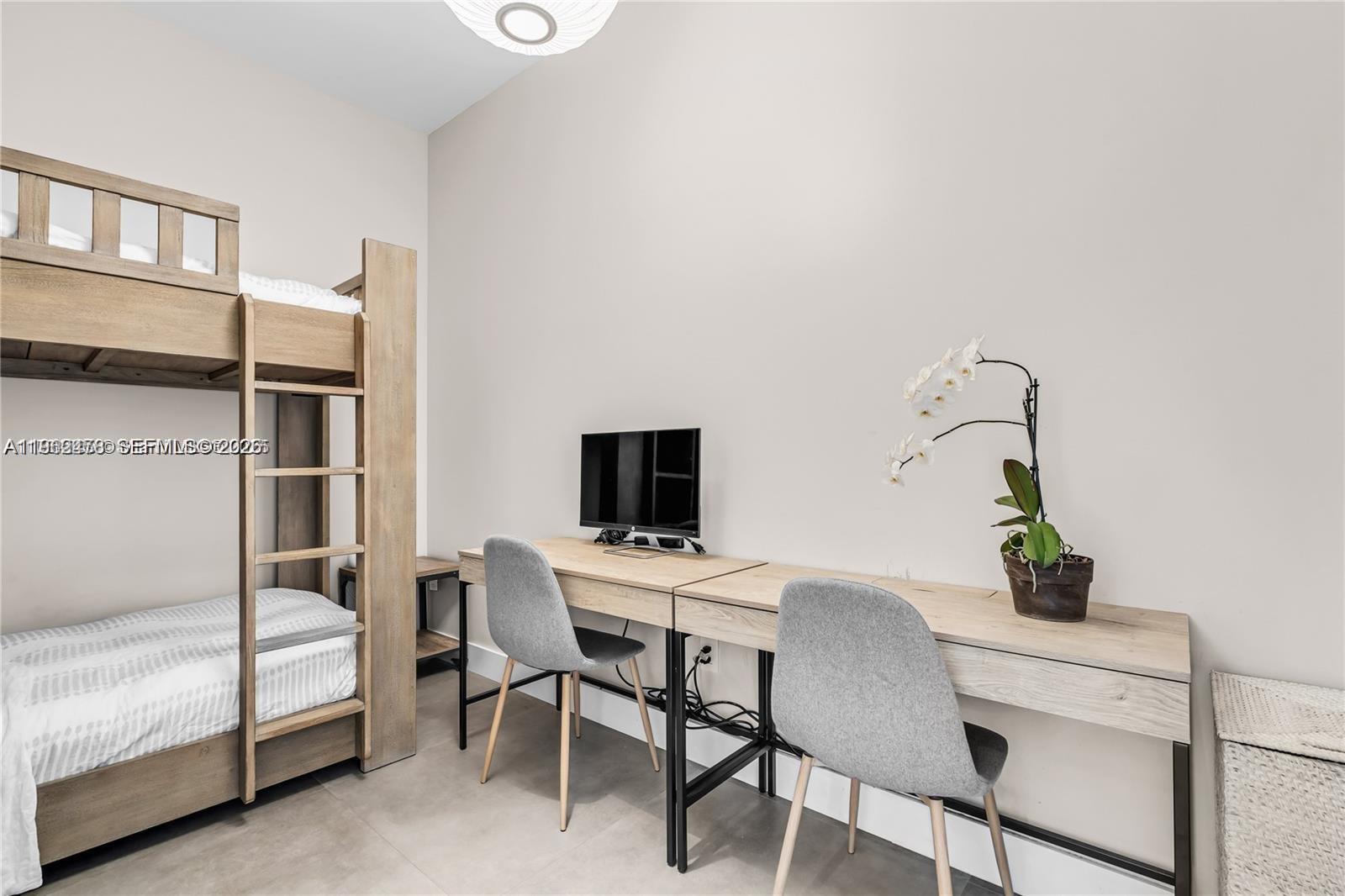 PARAISO BAY CONDO - Residential