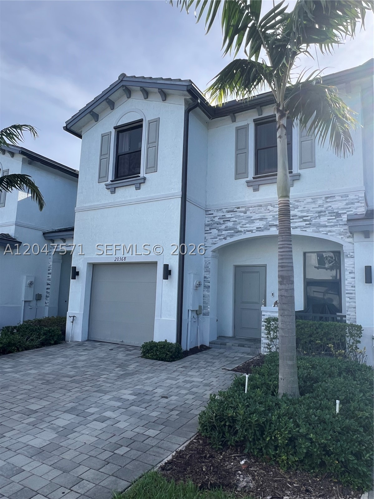 VISTA LAGO - Residential