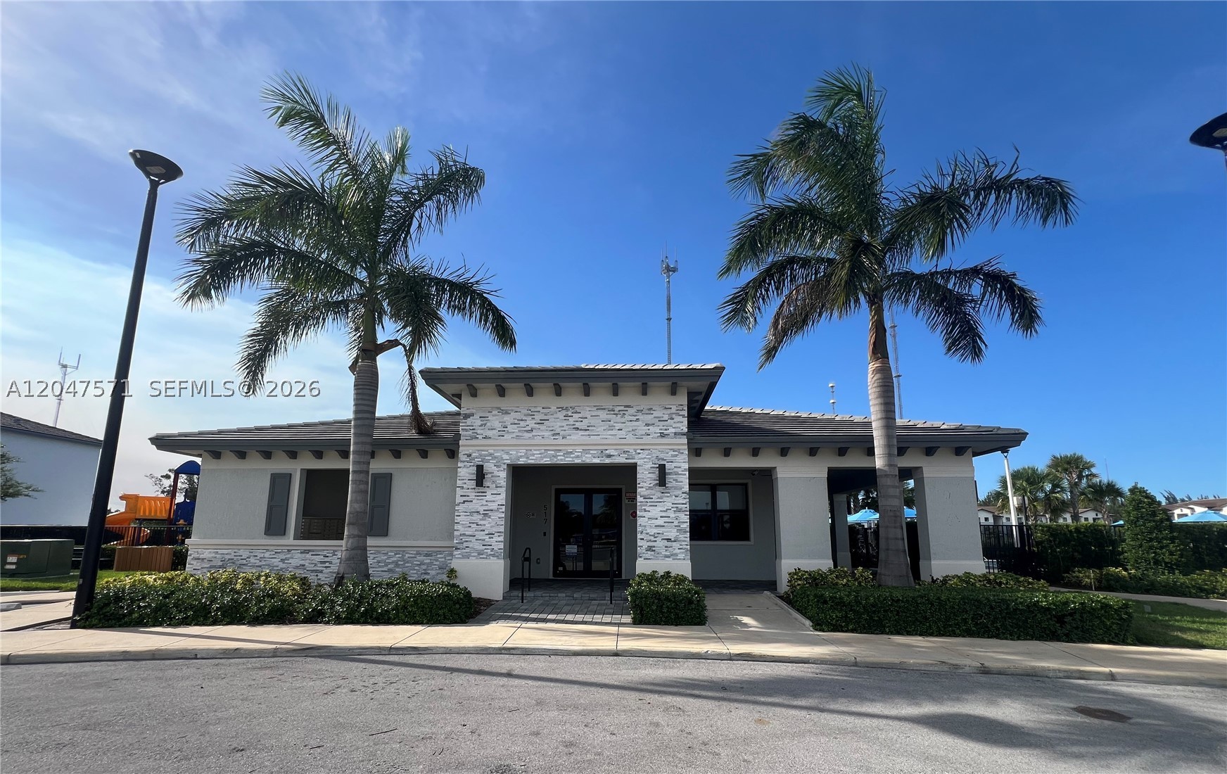 VISTA LAGO - Residential