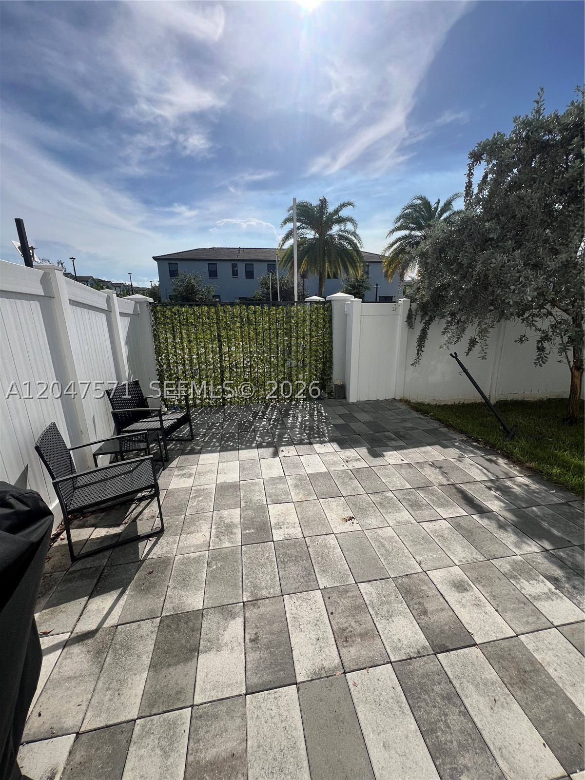 VISTA LAGO - Residential