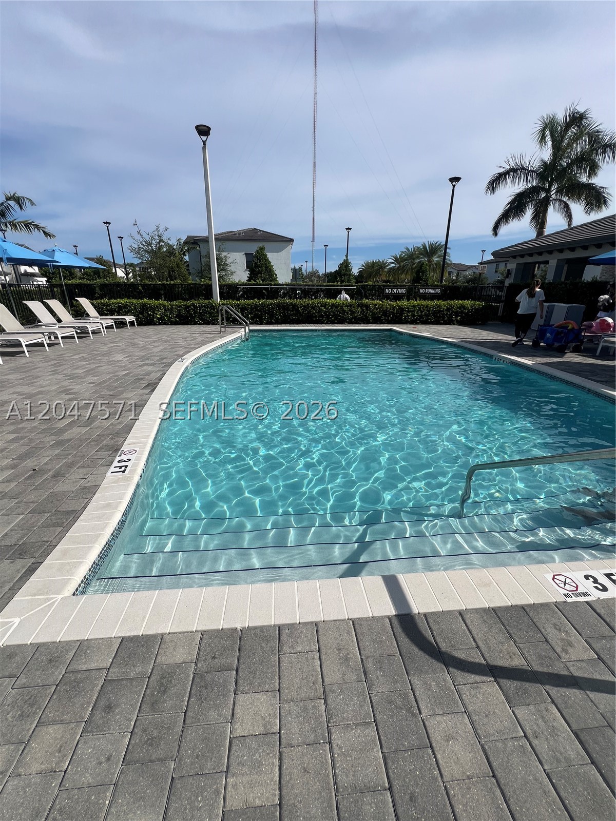 VISTA LAGO - Residential