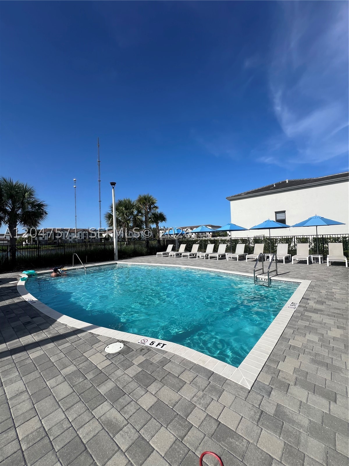 VISTA LAGO - Residential