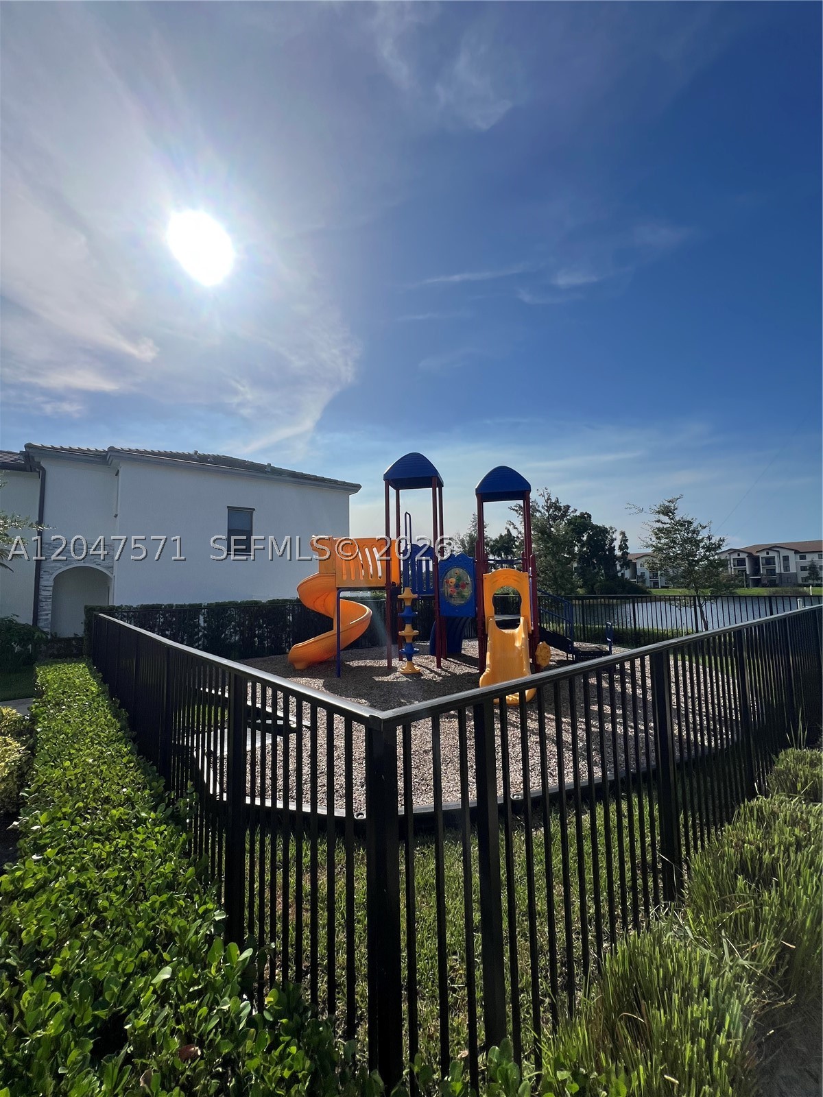 VISTA LAGO - Residential