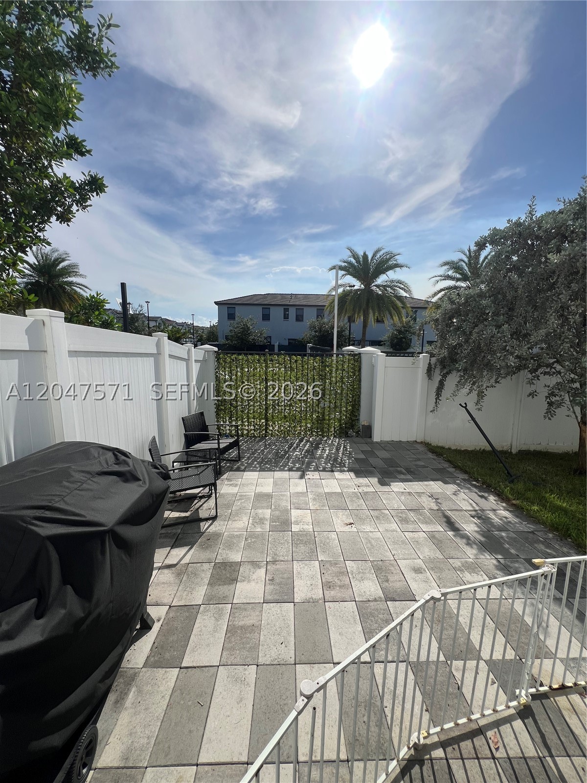 VISTA LAGO - Residential