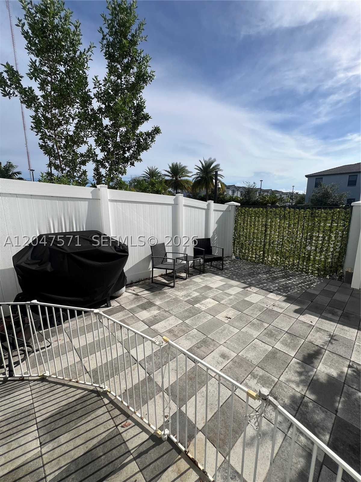 VISTA LAGO - Residential
