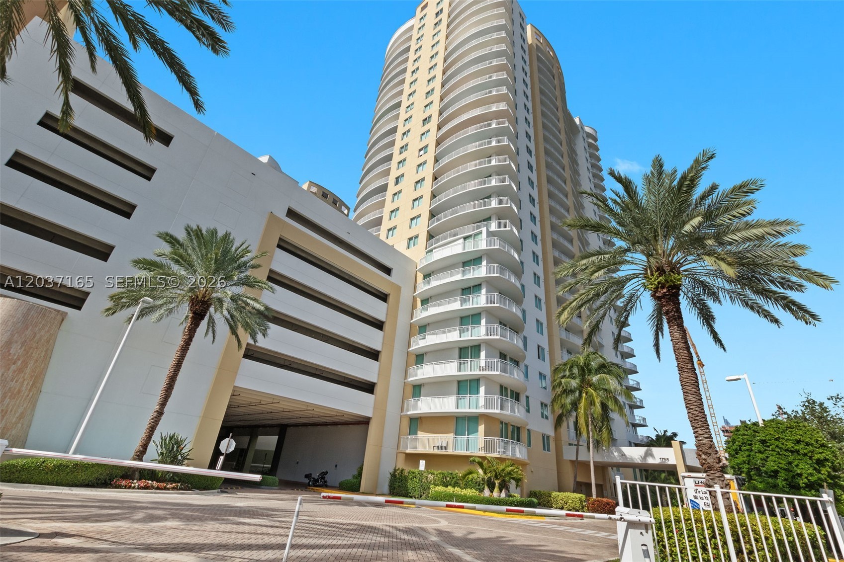 DUO CONDOMINIUM EAST - Residential